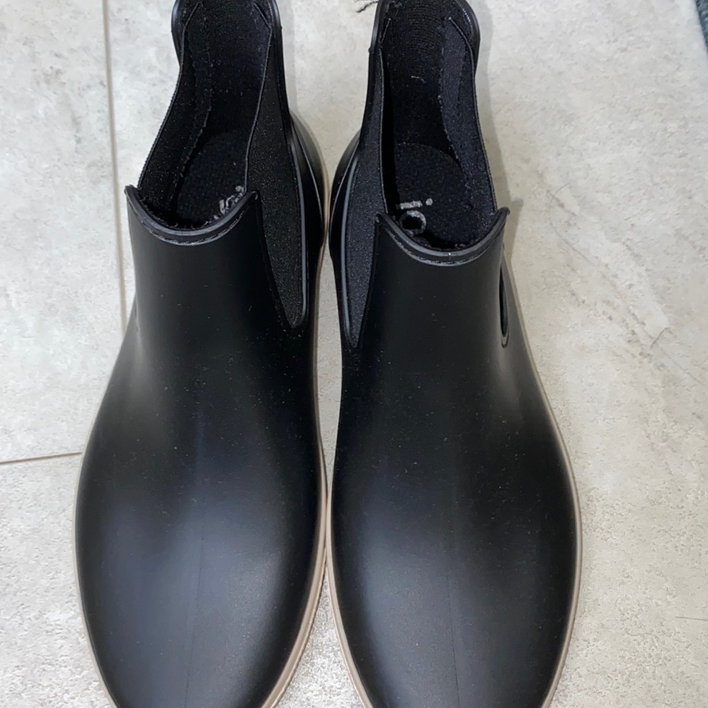 Igor black rubber boots size 37 used thrice.Very good to excellent condition.